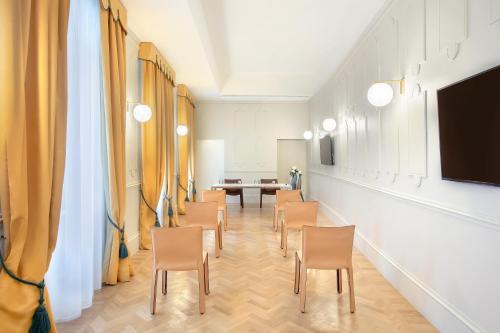 393895520 Hotel Indigo Milan - Corso Monforte by IHG