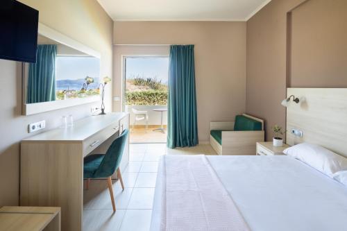 Elena Beach Hotel - image 12