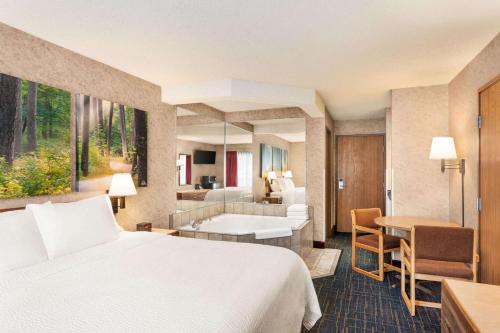 Days Inn by Wyndham Hurley - image 2