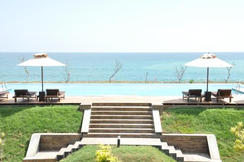 Swimmingpool, Laya Safari Hotel in Yala