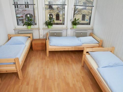 PM-Rooms Room Type - Basic Triple Room with Shared Bathroom