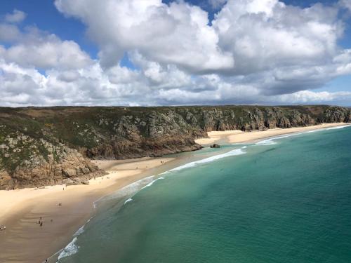 周邊環境, Archavon Luxury Studio in 聖賈斯特