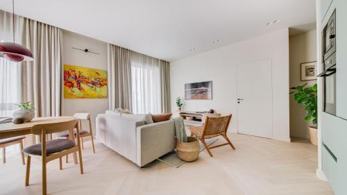 #stayhere - Brand New Unique Designer 1BDR in Trendy Neighbourhood, Vilnius (foto 2)