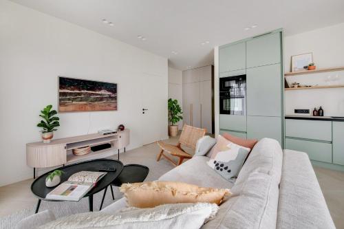 #stayhere - Brand New Unique Designer 1BDR in Trendy Neighbourhood, Vilnius (foto 7)