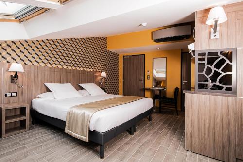 1 king bed, 2 twin beds