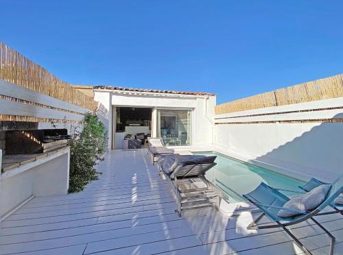 Fridays Flats Casa Rosa Villa with Pool - image 10