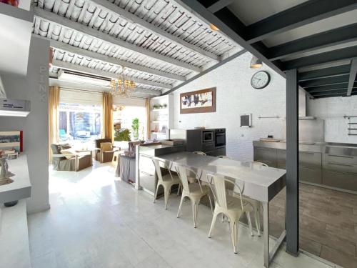 Fridays Flats Casa Rosa Villa with Pool - image 12