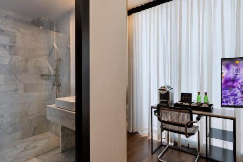 room detail thumbnail 2