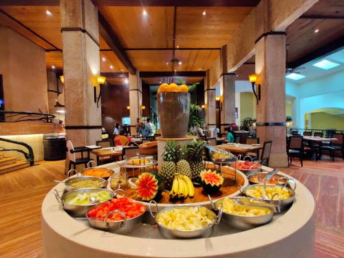 אוכל ומשקאות, Fariyas Resort, Lonavala in לונבאלה