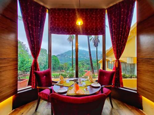 Restaurant, Fariyas Resort, Lonavala in Lonavala