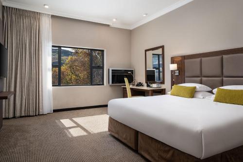 Guestroom, Premier Hotel Sani Pass in Kwazulu Natal