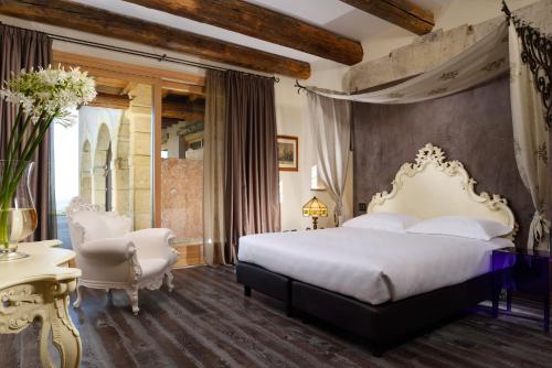 Book the Deluxe Double Room Deluxe Double Room