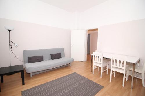 Mainhatten Apartment - image 12