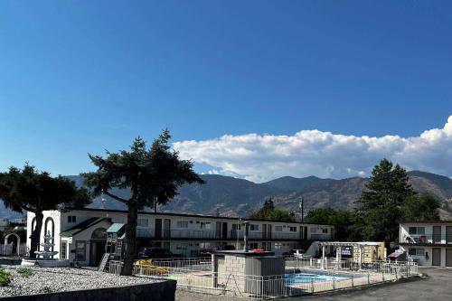 Super 8 by Wyndham Penticton in Penticton, Canada