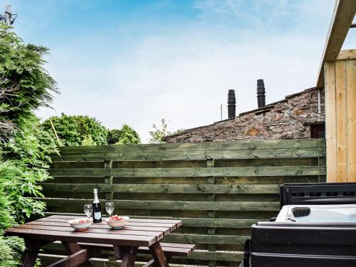 Harveys Hideaway 2 UK33856