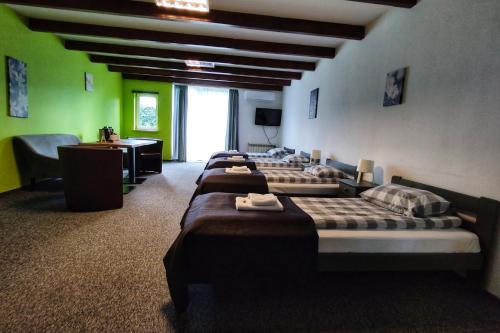 RJ Hotel - image 3