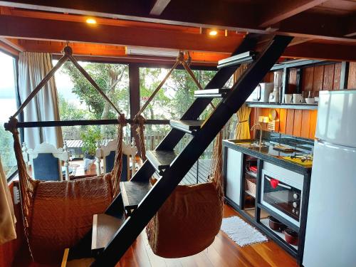 Kitchen, Chalezinho na montanha com vista para o mar in Ribeirao da Ilha