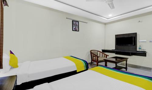 Standard Double Room image 10