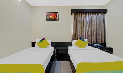 Deluxe Double Room image 9