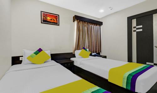 Deluxe Double Room image 8