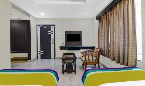 Deluxe Double Room image 6