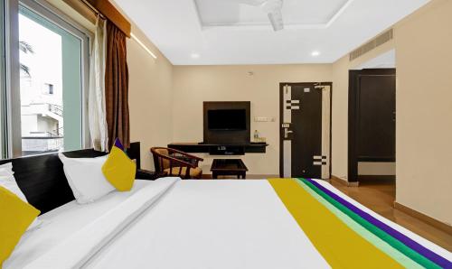 Deluxe Double Room image 4