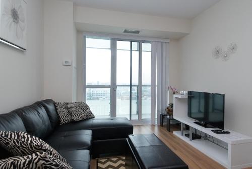 Whitehall Suites - Front Street