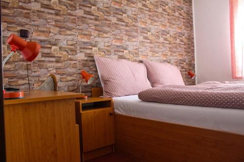 2 twin beds