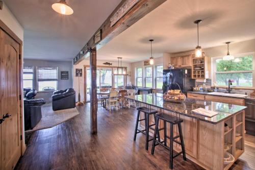 Shawano Lake Getaway - Walk to Boat Launch! - image 8