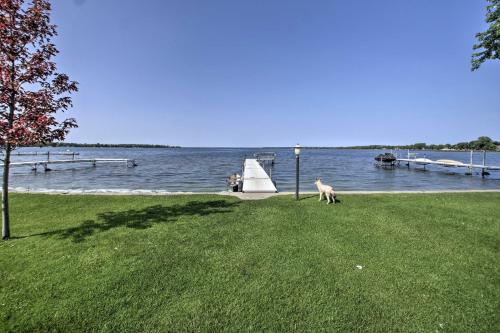 Bright Shawano Lake Oasis - Walk to Boat Launch!