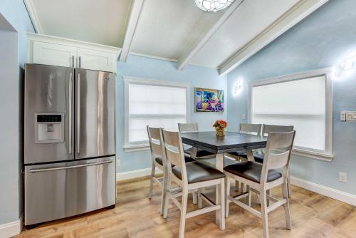 Sarasota Home with Screened Porch, Walk To Zoo! in Sarasota, USA