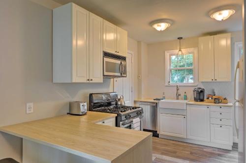 Charming Cincinnati Home Less Than 10 Mi to Downtown! in Blue Ash, USA