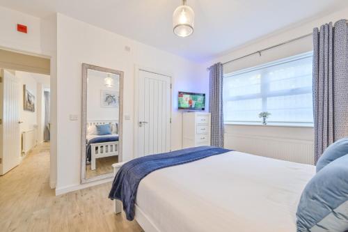 Two-Bedroom Apartment image 3