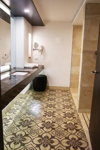 Bathroom, Eurobuilding Hotel & Suites Lecheria in Puerto La Cruz