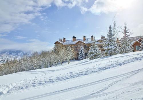 2 Bedroom Ski In, Ski Out Luxury Residence Located On Fanny Hill In The Heart Of Snowmass Village, Aspen