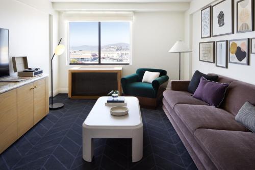 One-Bedroom Suite with Bay View