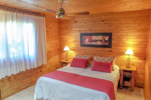 2 bedrooms, 5 beds