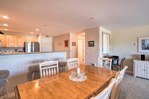 Bright Westport Condo with Pool Access Walk to Beach - image 7