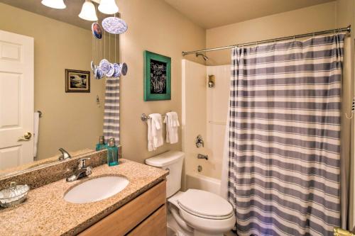 Bright Westport Condo with Pool Access Walk to Beach - image 2