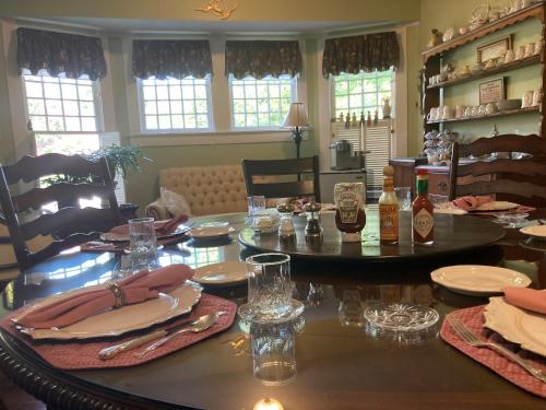 Granbury Gardens Bed and Breakfast - image 11