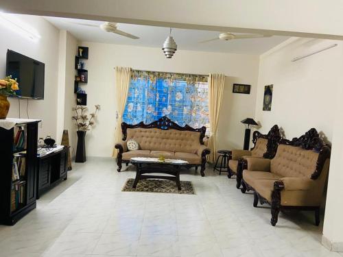 Elegant lakeside apartment near airport in Dhaka