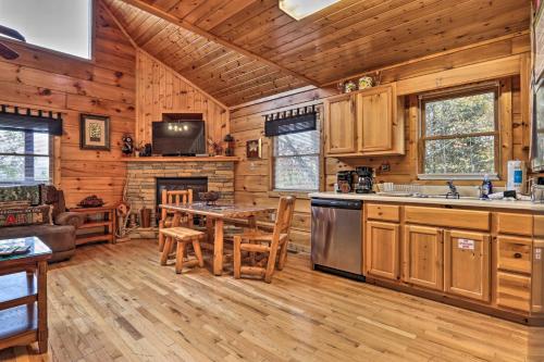 Scenic Sevierville Cabin Hot Tub, Panoramic Views