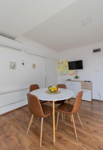 設施, Hill apartman - MAKSIMIR Rebro in 馬克西米爾