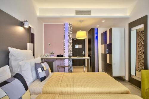 Twin Room image 3