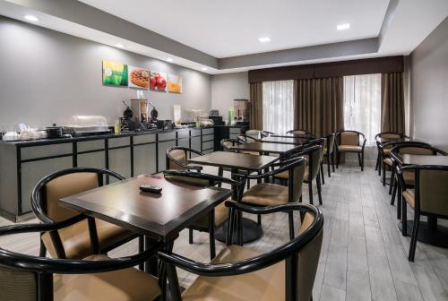 Quality Inn & Suites Granbury - image 7