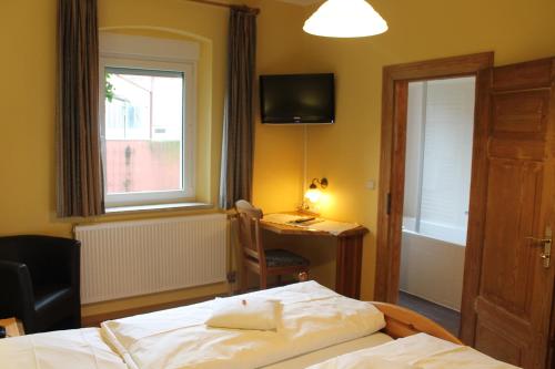 1 queen bed