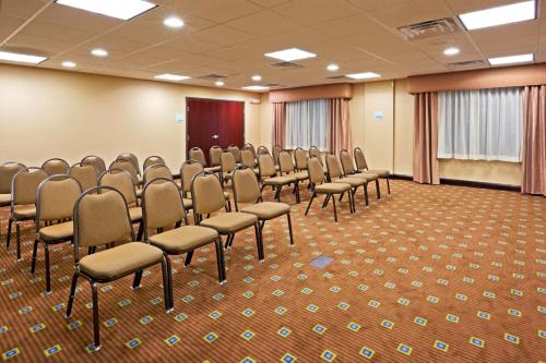 Holiday Inn Express & Suites Syracuse North - Airport Area by IHG - 회의실/연회장