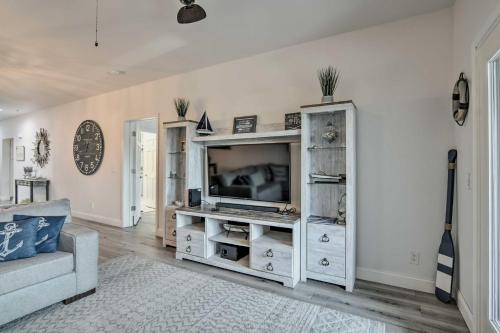 Resort-Style Condo with Lake Views and Patio! - image 24