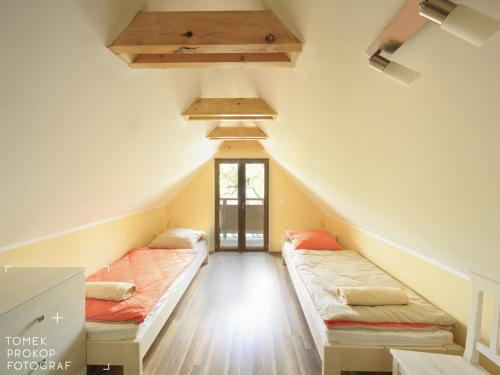 2 twin beds
