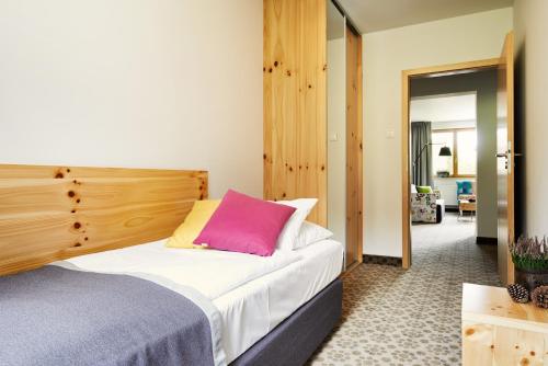 2 bedrooms, 4 beds